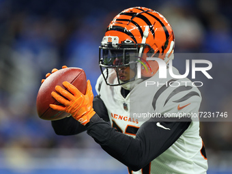 Cincinnati Bengals free safety Ricardo Allen (37) catches the ball during warmups before an NFL football game between the Detroit Lions and...