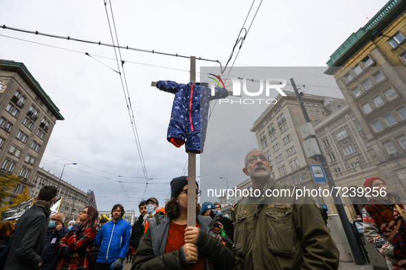 Over a thousand people gather in the center of Warsaw, Poland on 17 October, 2021 to demand an end to illegal push-backs at the border with...