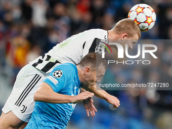 Artem Dzyuba (C) of Zenit and Matthijs de Ligt of Juventus vie for a header during the UEFA Champions League Group H football match between...