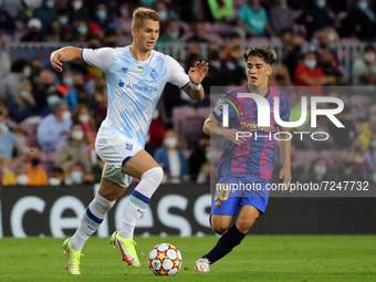 Vladyslav Supriaha and Gavi during the match between FC Barcelona and Dinamo Kiev, corresponding to the week 3 of the group stage of the UEF...