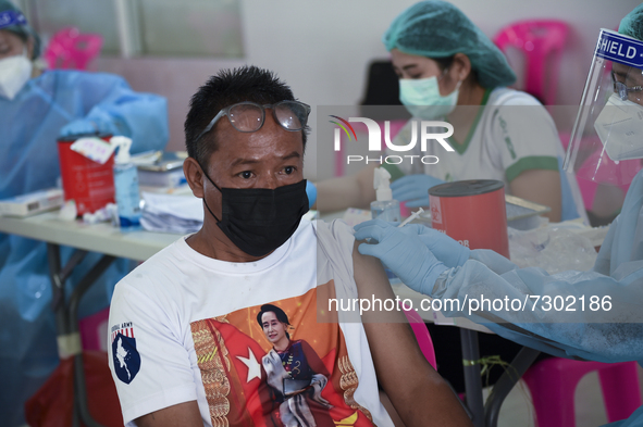 A migrant worker receives a dose of Sinovac vaccine against COVID-19 during a vaccination for migrant workers, in Bangkok, Thailand, 30 Octo...