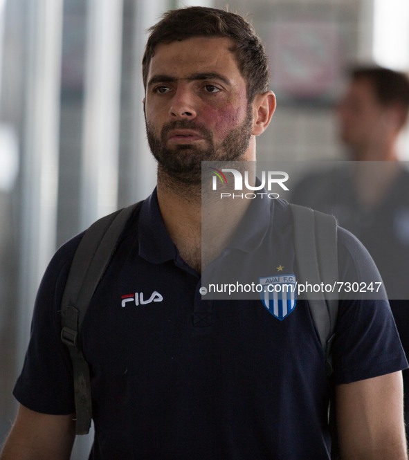 Florianópolis/SC - 08/12/2015 - Player Diego of Avai in Hercílio Luz International Airport, for shipment to the city of Campinas, where he f...