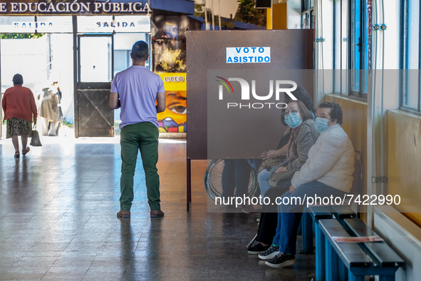 Osorno, Chile. November 21, 2021.-
Booth for people who need assistance to vote during the presidential elections that are held in conjuncti...