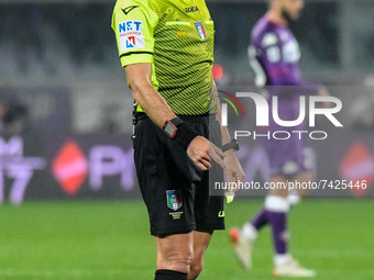 Referee Mr. Guida di Torre Annunziata during the italian soccer Serie A match ACF Fiorentina vs AC Milan on November 20, 2021 at the Artemio...