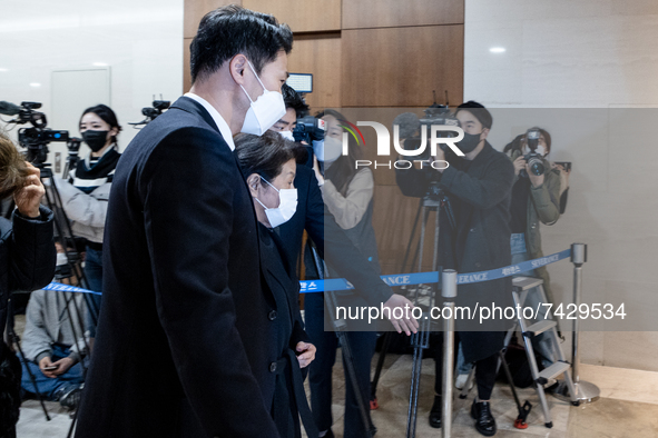 Lee Soon-ja(center) who the widow of former South Korean President Chun Doo-hwan arrives at the funeral hall at Yonsei University Severance...