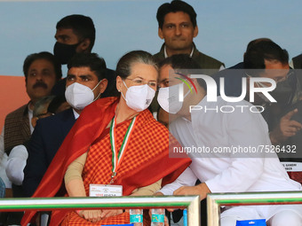 Congress President Sonia Gandhi and party leader Rahul Gandhi during the party's 'Mehangai Hatao Rally' against the Central government, in J...