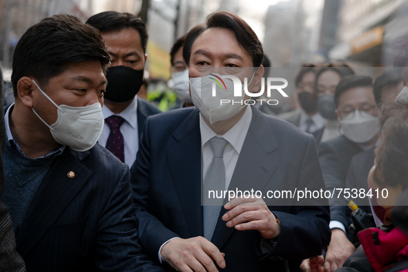 Yoon Suk-Yeol, the presidential candidate of the opposition People Power Party, walks out after a press conference on December 15 2021 in Se...