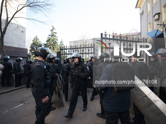 After stolen the police shields, pro russians stormed the regional building of Donetsk, breaking windows, doors and destroying part of the o...