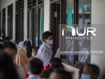 School child receive the COVID-19 vaccine in South Tangerang, Indonesia, on January 26, 2022 amid the COVID-19 pandemic. (