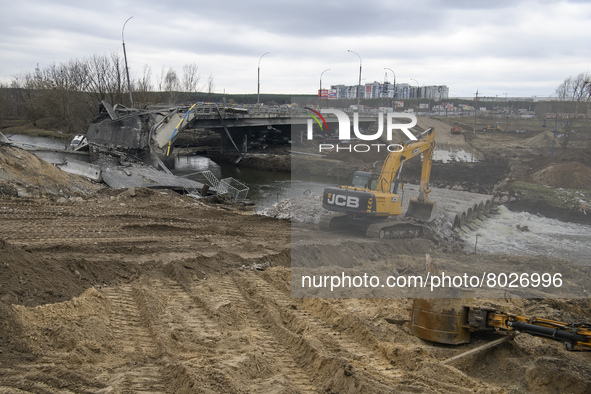 Ukrainians starts build a new bridge over a Irpin river near the destroyed bridge outside the recaptured by Ukrainian forces Irpin city, Ukr...