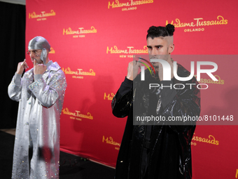 EW YORK, NEW YORK - APRIL 19: Bad Bunny (C) reveals wax figures for Madame Tussauds New York and Madame Tussauds Orlando at Madame Tussauds...