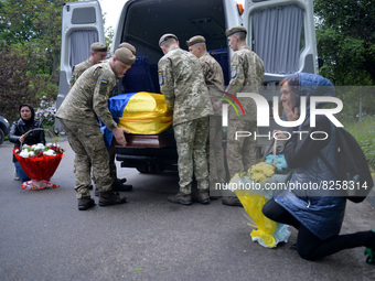 KYIV, UKRAINE - MAY 18, 2022 - Servicemen put the coffin with the body of 95th Separate Air Assault Brigade officer, Lt Denys Antipov who pe...