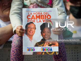 Supporters of left-wing vice-presidential candidate for the political alliance 'Pacto Historico' Francia Marquez, hold banners ans signs dur...