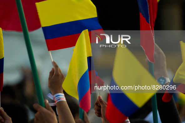 Supporters wave Colombian flags during the closing campaign rally of left-wing presidential candidate for the political alliance 'Pacto Hist...