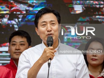 The current mayor of Seoul, Oh Se-hoon, campaigning for the mayor of Seoul on May 25, 2022 in Yeouido, Seoul, South Korea. (
