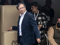 Gustavo Petro, candidate to the presidency for Pacto Histórico votes in a public school in Bogotá, Colombia, on Sunday, may 29, 2022.  (