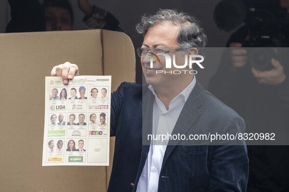 Gustavo Petro voting in Bogotá, Colombia, on may 29, 2022. 