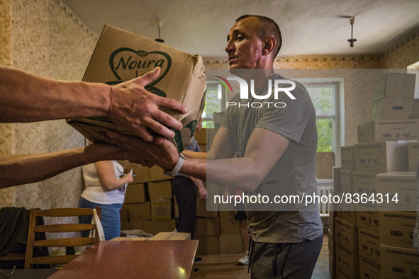 A volunteer unloads boxes of humanitarian aidin Kostiantynivka. Access to some goods and food in Donbass is very complicated because the har...