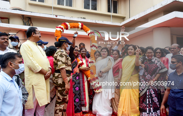 NDA and ruling political party of India BJP's presidential candidate Draupadi Murumu arrives her native state Odisha and meets Chief Ministe...