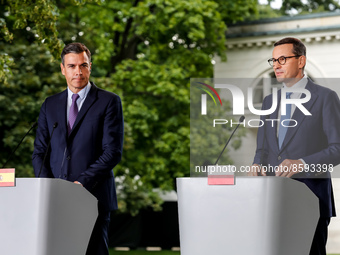 The Prime Minister of Poland, Mateusz Morawiecki and Spanish PM, Pedro Sánchez attend a press conference at Royal Baths Park, Palace on the...