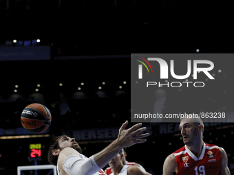  Real Madrid's Argentine player Andres Nocioni and Crvena Zvezda´s Serbian player MARKO SIMONOVIC during the Turkish Airlines Euroleague 201...