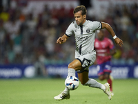Juan Bernat of PSG controls the ball during the Ligue 1 match between Clermont Foot and Paris Saint-Germain at Stade Gabriel Montpied on Aug...