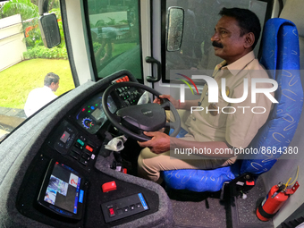 A driver checks India's first and unique electric double-decker bus during the innauguration event in Mumbai, india, 18 August, 2022. Switch...