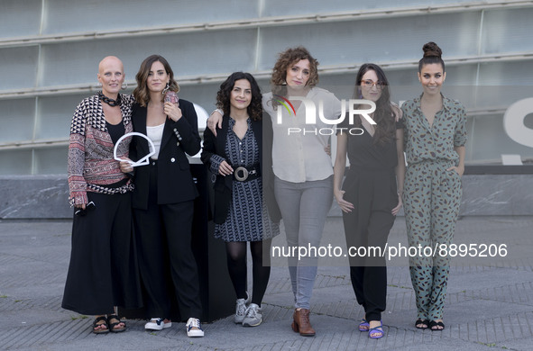 (L-R) Actresses Goretti Narcís, Violeta Porta, Miriam Fuentes, Sonia Palau, Aida Flix and Marta Pachón.at the presentation of 'El techo amar...