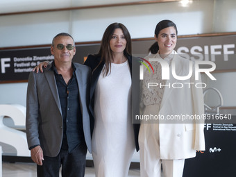 (L-R) Actor Eduard Fernandez, actresses Barbara Lennie, and Loreto Mauleon, pose at the presentation of the film 'Los renglones torcidos de...