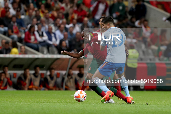 William Carvalho of Portugal (L) vies with Carlos Soler of Spain during the UEFA Nations League Group A2 football match between Portugal and...