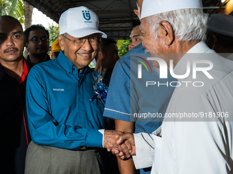 Former prime minister and Pejuang chairman Dr. Mahathir Mohamad greet his supporters during 