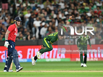 Naseem Shah of Pakistan bowl during ICC Men's T20 World Cup match between Pakistan and England at Melbourne Cricket Ground on November 13, 2...