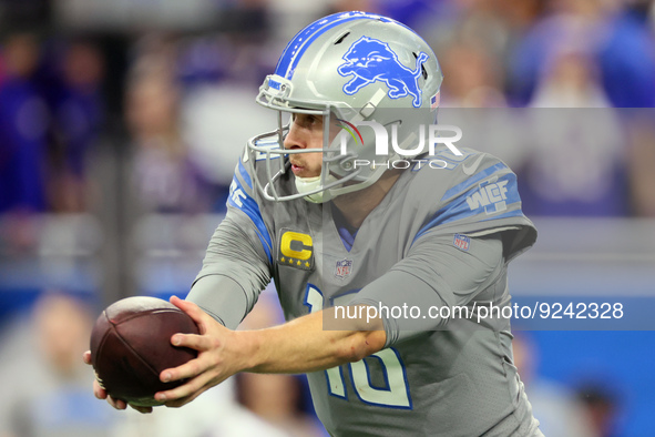 Detroit Lions quarterback Jared Goff (16) goes to hand off the ball during an NFL football game between the Detroit Lions and the Buffalo Bi...