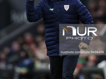 Ernesto Valverde head coach of Athletic Club gives instructions during the LaLiga Santander match between Athletic Club and Real Madrid CF a...