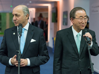 UN general secretary Ban Ki-moon (R) and French Foreign Affairs minister Laurent Fabius (L) speak to the press during the United Nations con...