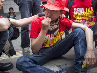 A labor collapse during the rally. As part of the May Day 2014 celebrations, 120,000 workers in Jakarta and the region, along with 10,000 te...
