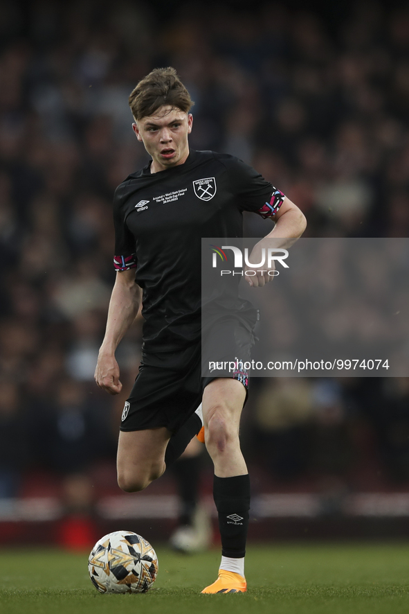 Patrick Kelly of West Ham United on the ball during the FA Youth Cup Final between Arsenal U18s and West Ham United U18s at the Emirates Sta...