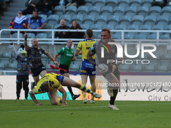 Hull FC's  Josh Griffin scores his first try during the BetFred Super League match between Hull Football Club and Warrington Wolves at St. J...