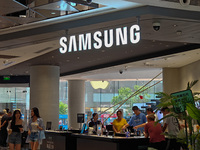 SHANGHAI, CHINA - AUGUST 23, 2023 - Customers shop at Samsung's flagship store in Shanghai, China, August 23, 2023. (