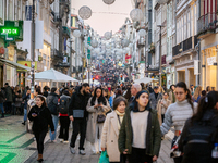 Thousands of Porto residents and tourists are choosing Rua de Santa Catarina, one of the busiest streets in the city of Porto, to do their l...