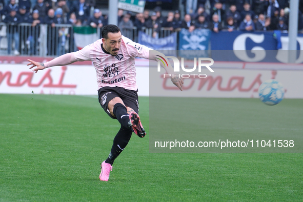 Francesco Di Mariano of Palermo FC is carrying the ball during the Italian Serie B soccer championship match between Brescia Calcio and Pale...
