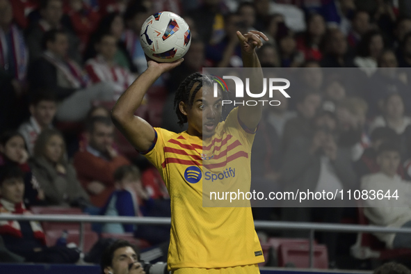 Jules Kounde of Barcelona is playing in the La Liga soccer match between Atletico Madrid and Barcelona at the Metropolitano stadium in Madri...