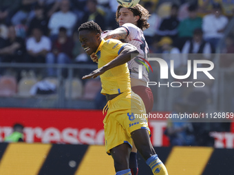 Riccardo Calafiori of Bologna and Lzlic Karlo of Frosinone are jumping for the ball during the Serie A soccer match between SSC Frosinone Ca...