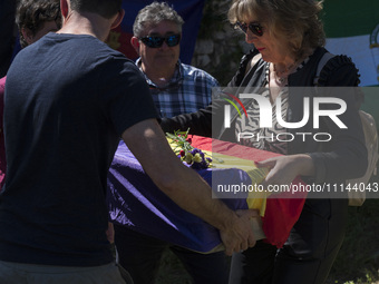 Relatives are receiving the remains of Vicente Martin Garcia, who died in the Franco prison of Valdenoceda in 1941, wrapped in the republica...