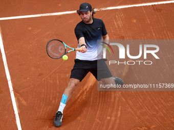 Marco Trungelliti is playing against Matteo Arnaldi in the round of 16 of the Barcelona Open Banc Sabadell, 71st Conde de Godo Trophy, at th...
