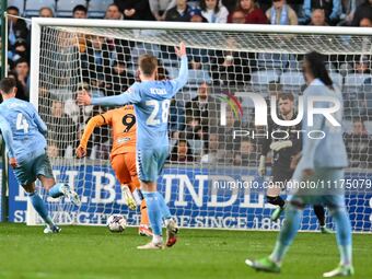 Noah Ohio (9 Hull City) is shooting and scoring the third goal for Hull during the Sky Bet Championship match between Coventry City and Hull...