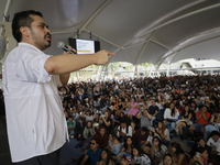 Jorge Maynez, the candidate for the presidency of Mexico from the Movimiento Ciudadano party, is visiting the facilities of the Universidad...