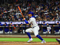 Francisco Lindor #12 of the New York Mets is batting during the sixth inning of the baseball game against the St. Louis Cardinals at Citi Fi...