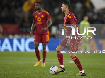Lorenzo Pellegrini of A.S. Roma is in action during the Serie A TIM match between AS Roma and Juventus at Stadio Olimpico in Rome, Italy, on...
