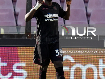 Loum Tchaouna of US Salernitana celebrates after scoring first goal during the Serie A match between US Salernitana and Atalanta BC at Stadi...